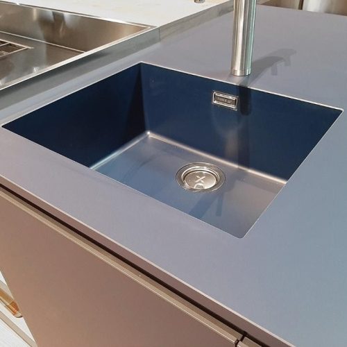 Integrated sink on laminate top in Fenix