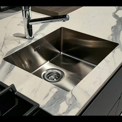 Integrated sink in stainless steel